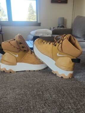 Nike Brown/Tan City Classic Boots with White Midsole
